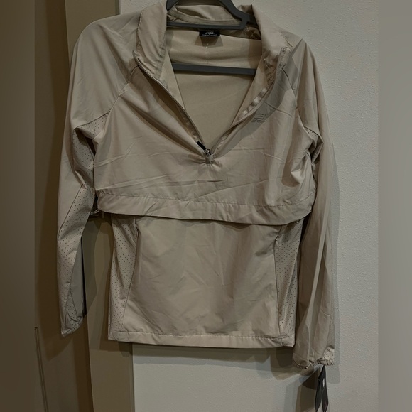 New balance wind breaker - Picture 2 of 5